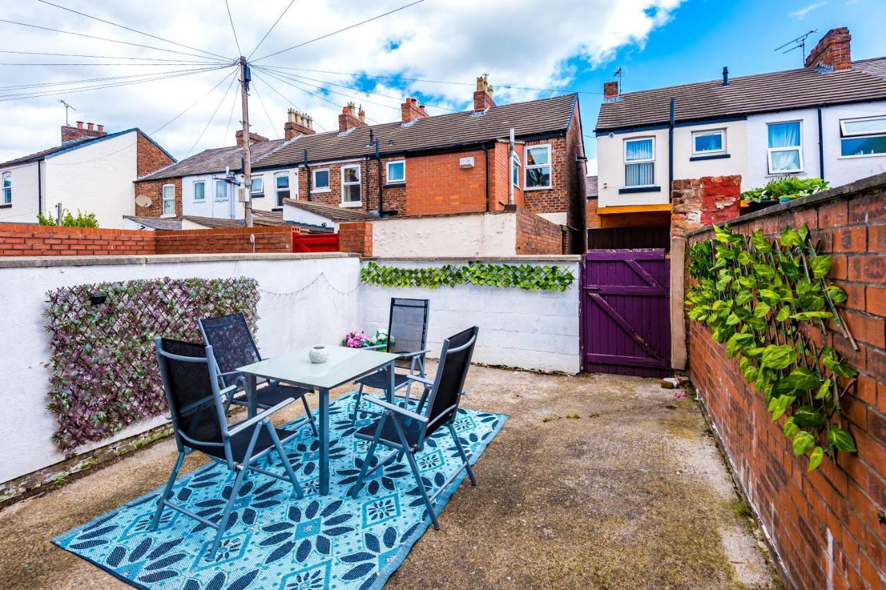 Spacious 2-Bed City-Centre Cottage In Chester By 53 Degrees Property - Ideal For Groups & Couples - Sleeps 6 Exterior foto